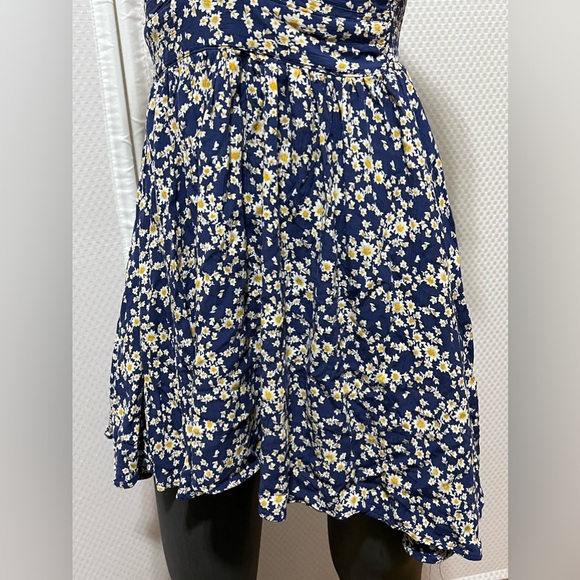 Angie Women's Twist Front Peekaboo Cutout Short Sleeve Dress size small - Picture 5 of 10